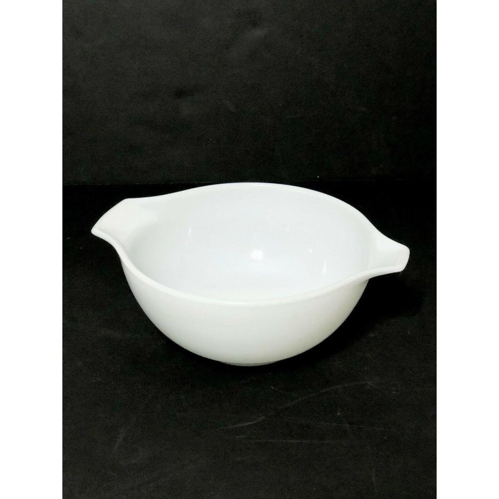 Pyrex White Cinderella Mixing Bowl 1.5qt